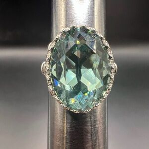 Elegant 925 Silver and Green Crystal Ring